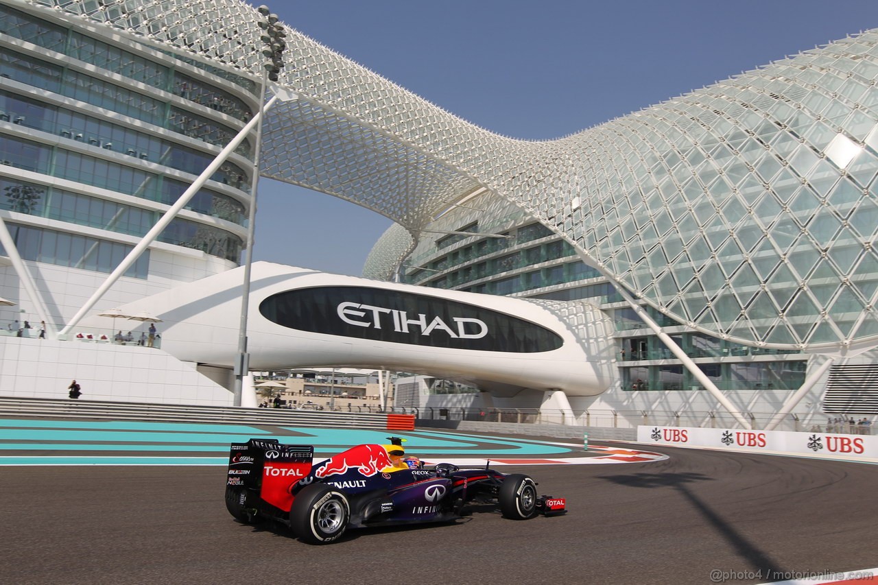 GP ABU DHABI, 01.11.2013- Prove Libere 1: Mark Webber (AUS) Red Bull Racing RB9 