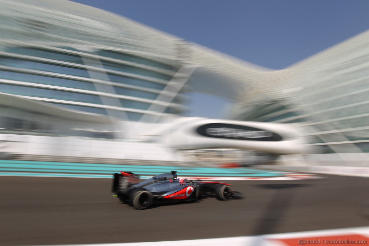 GP ABU DHABI, 01.11.2013- Prove Libere 1: Jenson Button (GBR) McLaren Mercedes MP4-28 