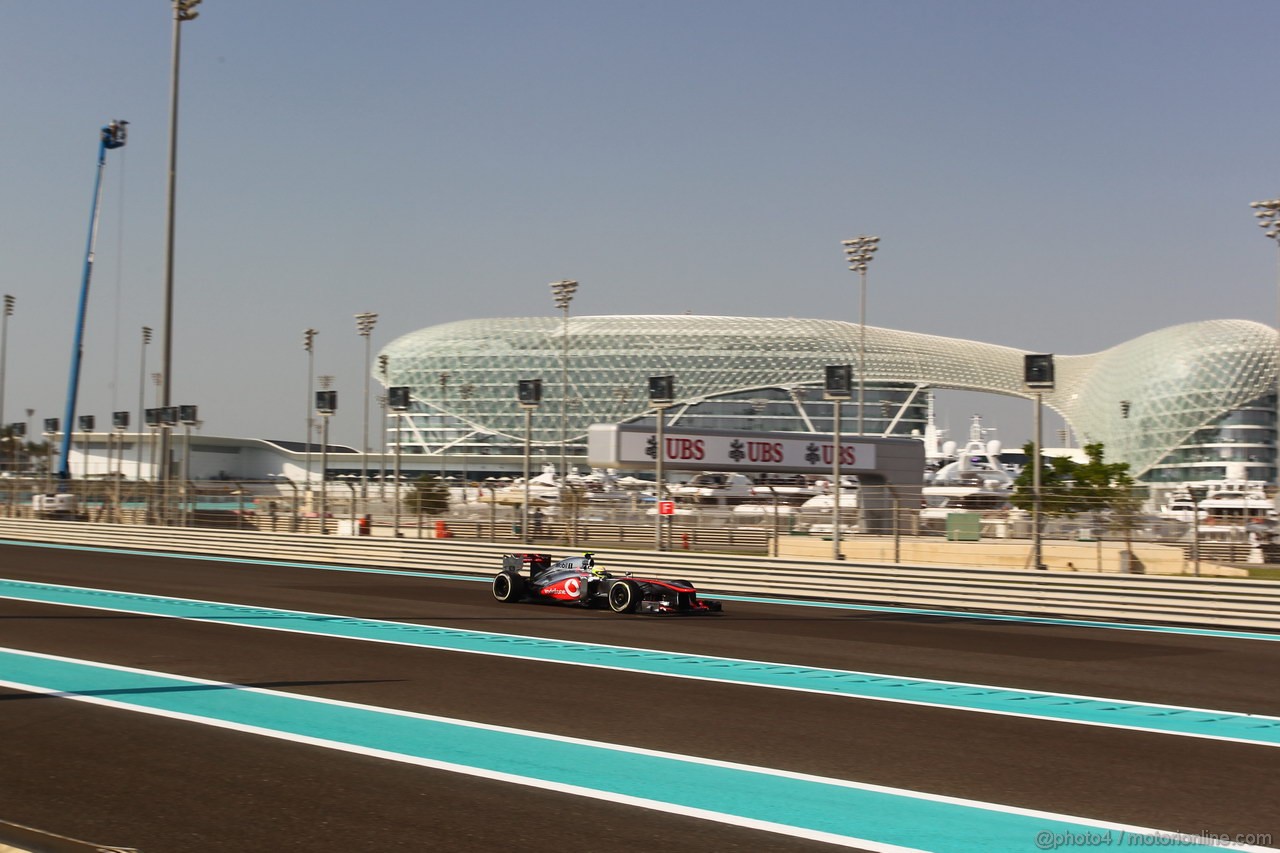 GP ABU DHABI, 01.11.2013- Prove Libere 1: Sergio Perez (MEX) McLaren MP4-28 