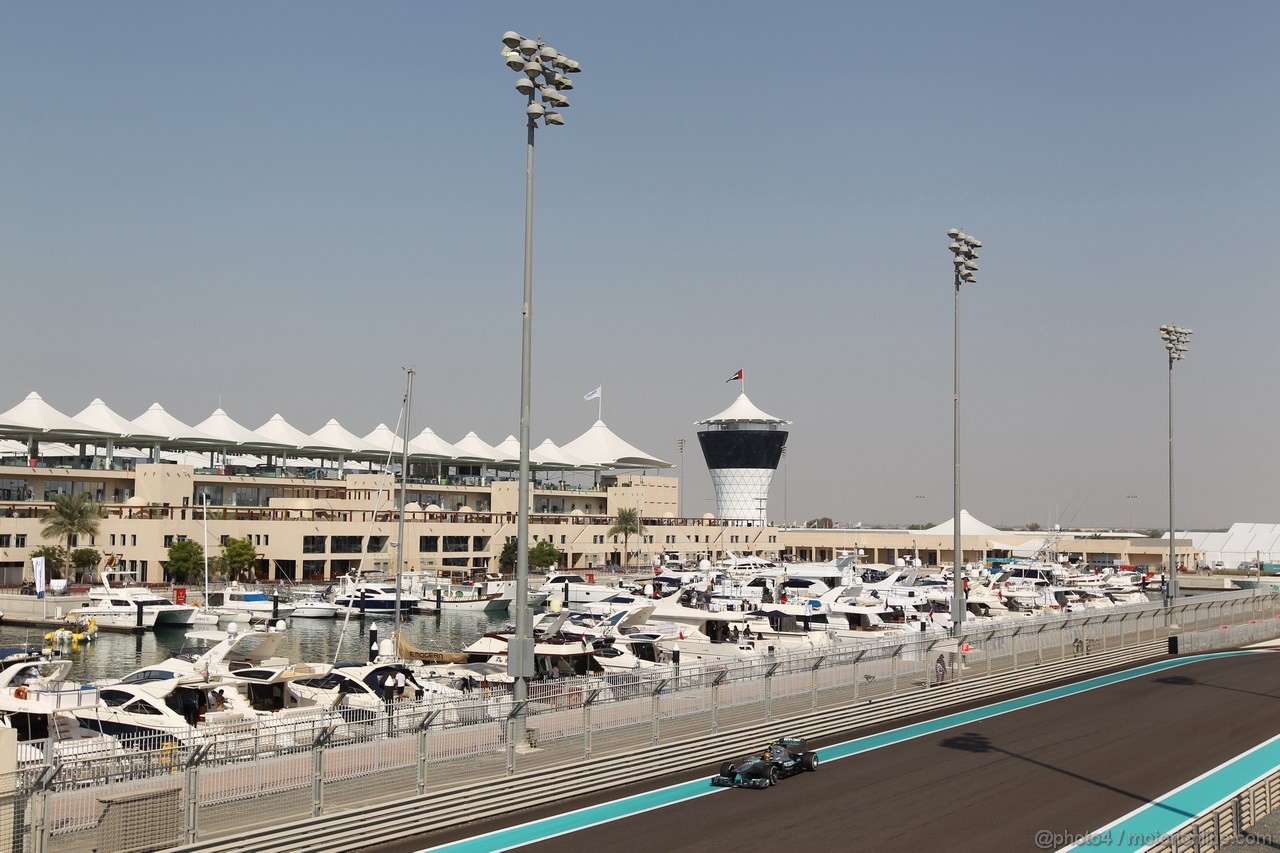 GP ABU DHABI, 01.11.2013- Prove Libere 1: Lewis Hamilton (GBR) Mercedes AMG F1 W04 