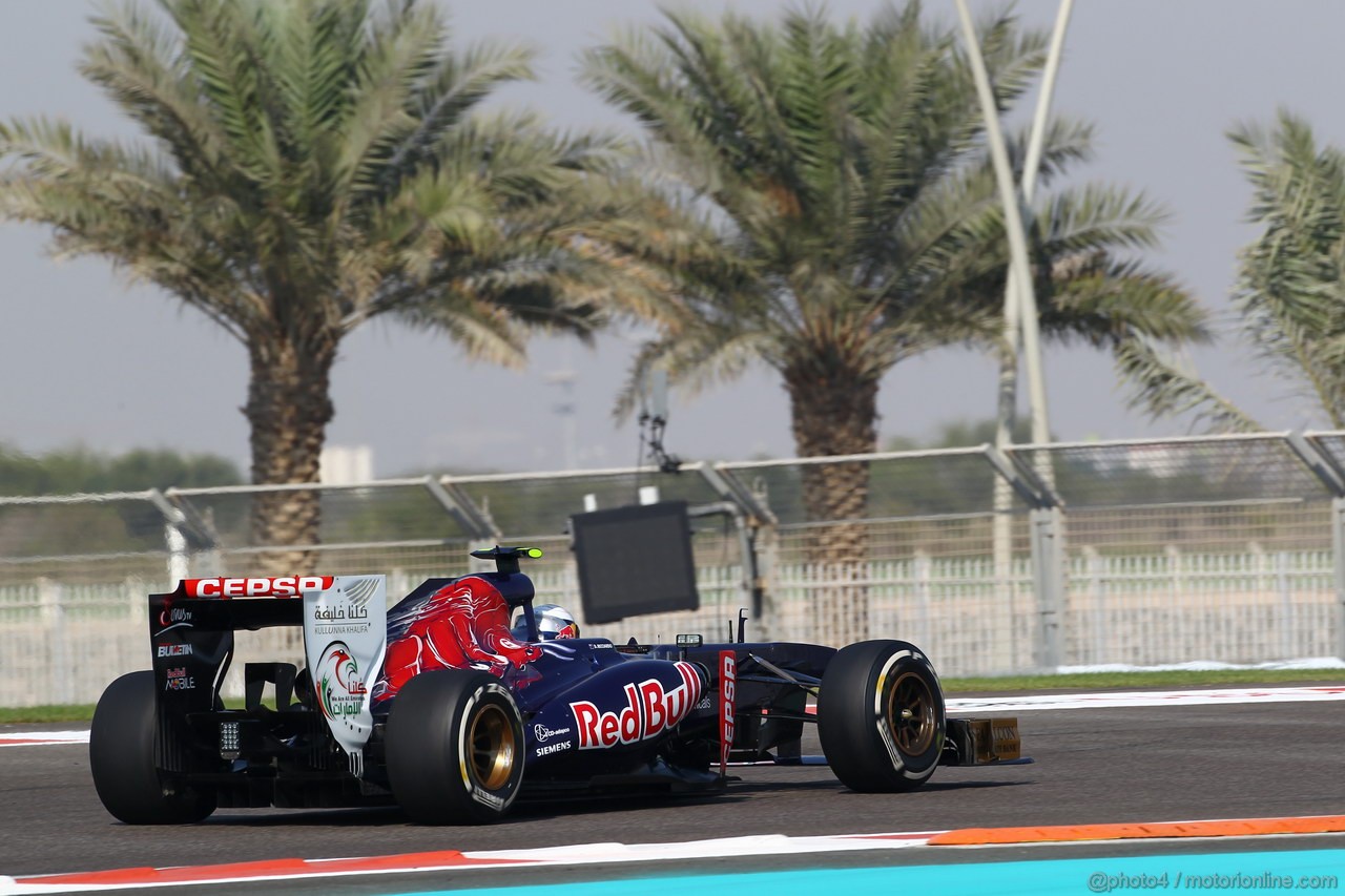 GP ABU DHABI, 01.11.2013- Prove Libere 1: Daniel Ricciardo (AUS) Scuderia Toro Rosso STR8 