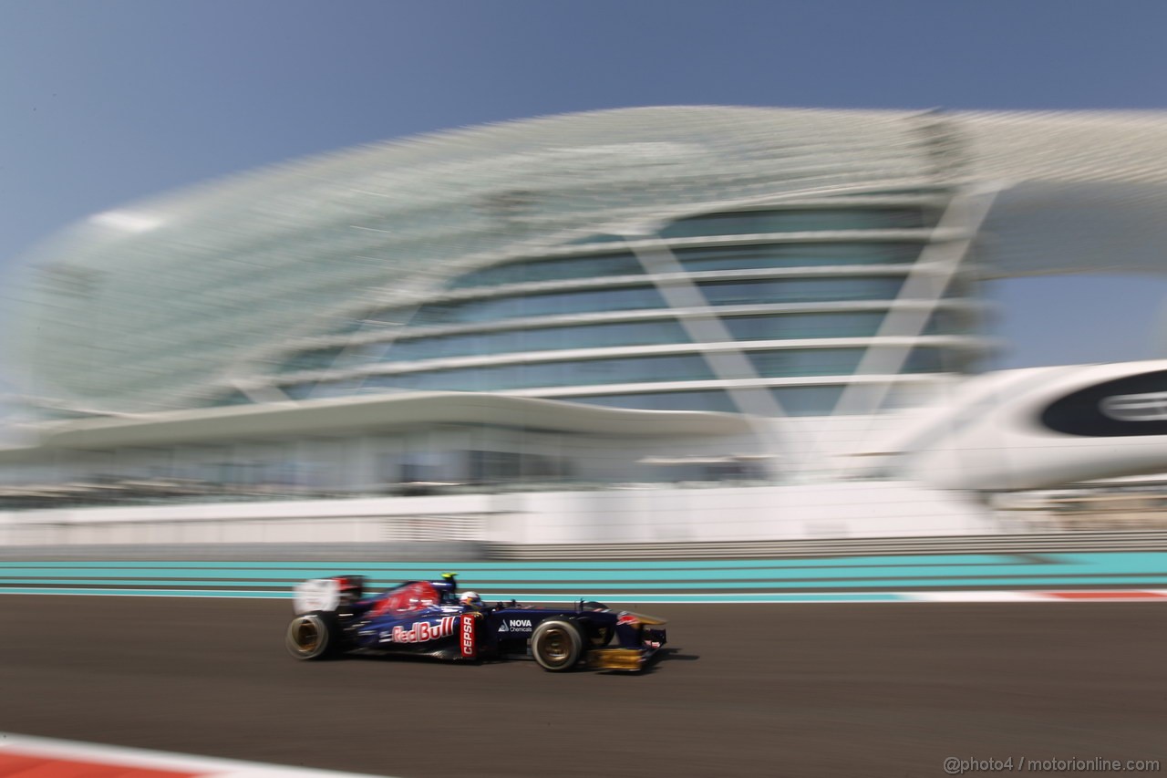 GP ABU DHABI, 01.11.2013- Prove Libere 1: Daniel Ricciardo (AUS) Scuderia Toro Rosso STR8 