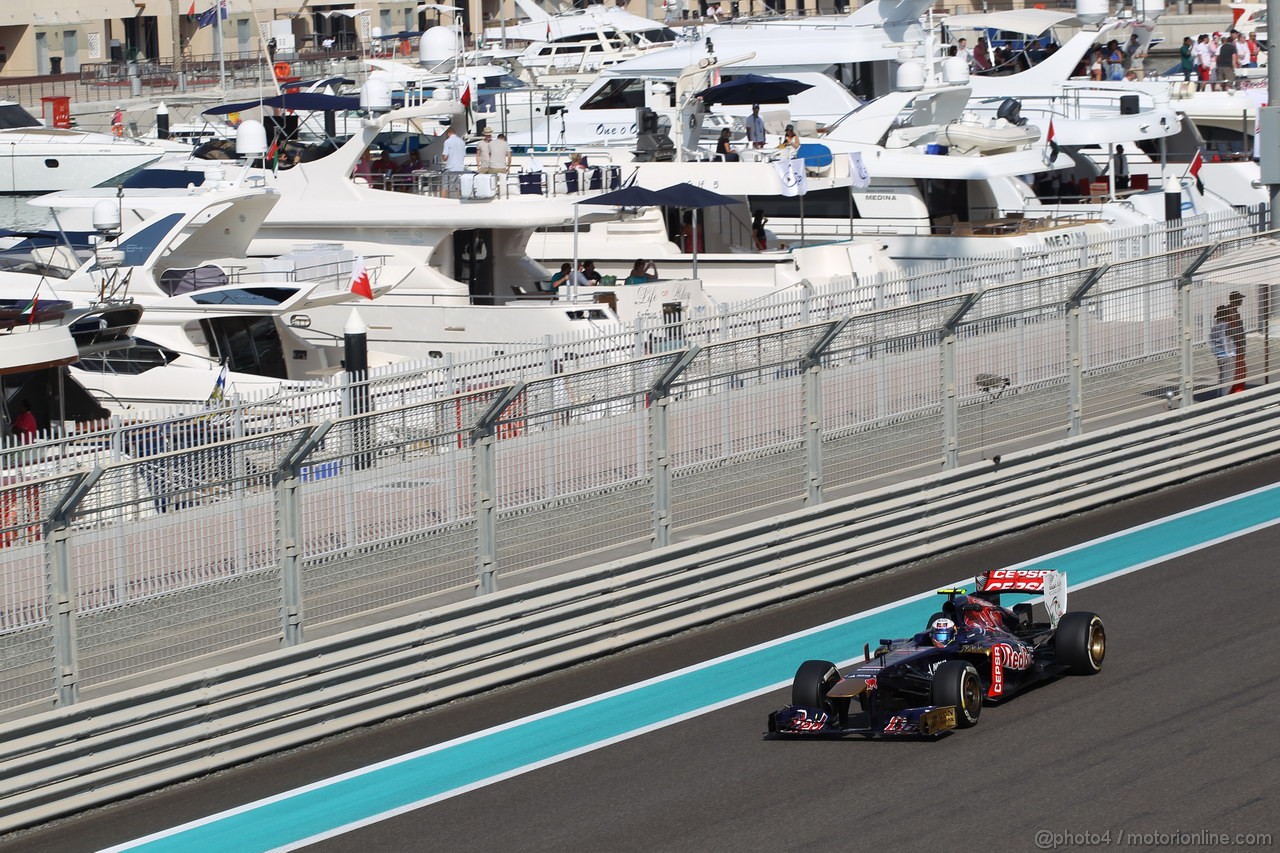 GP ABU DHABI, 01.11.2013- Prove Libere 1: Daniel Ricciardo (AUS) Scuderia Toro Rosso STR8 