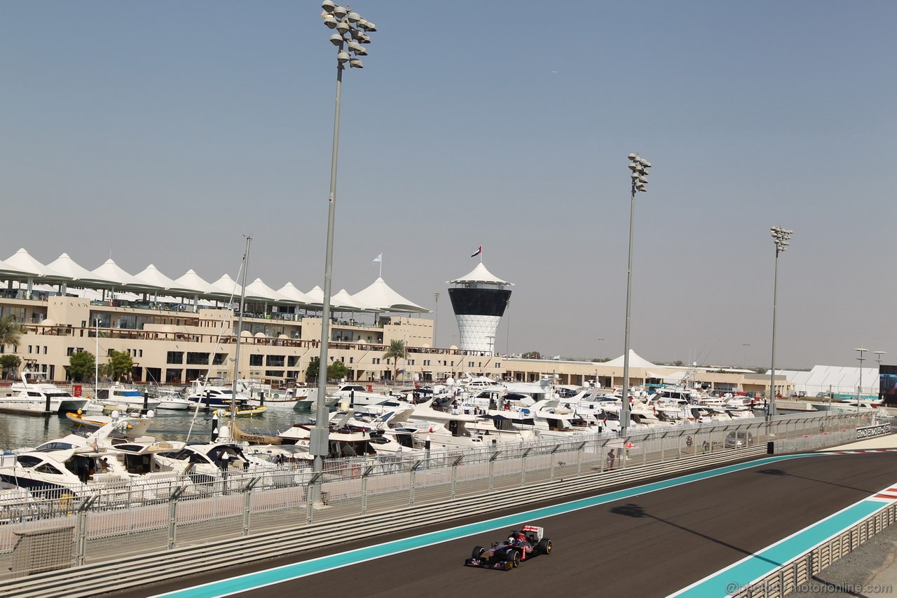 GP ABU DHABI, 01.11.2013- Prove Libere 1: Jean-Eric Vergne (FRA) Scuderia Toro Rosso STR8 
