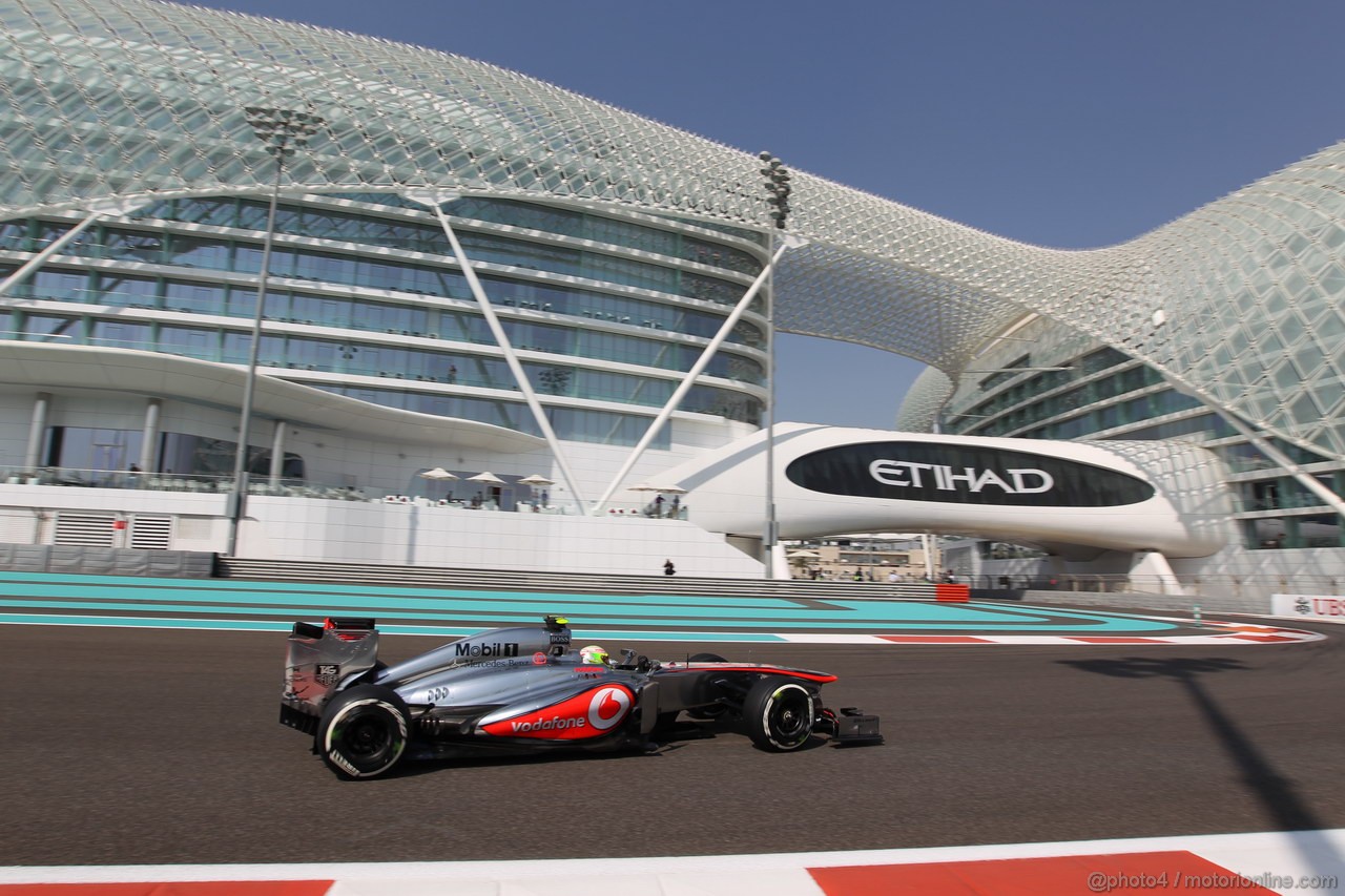 GP ABU DHABI, 01.11.2013- Prove Libere 1: Sergio Perez (MEX) McLaren MP4-28 