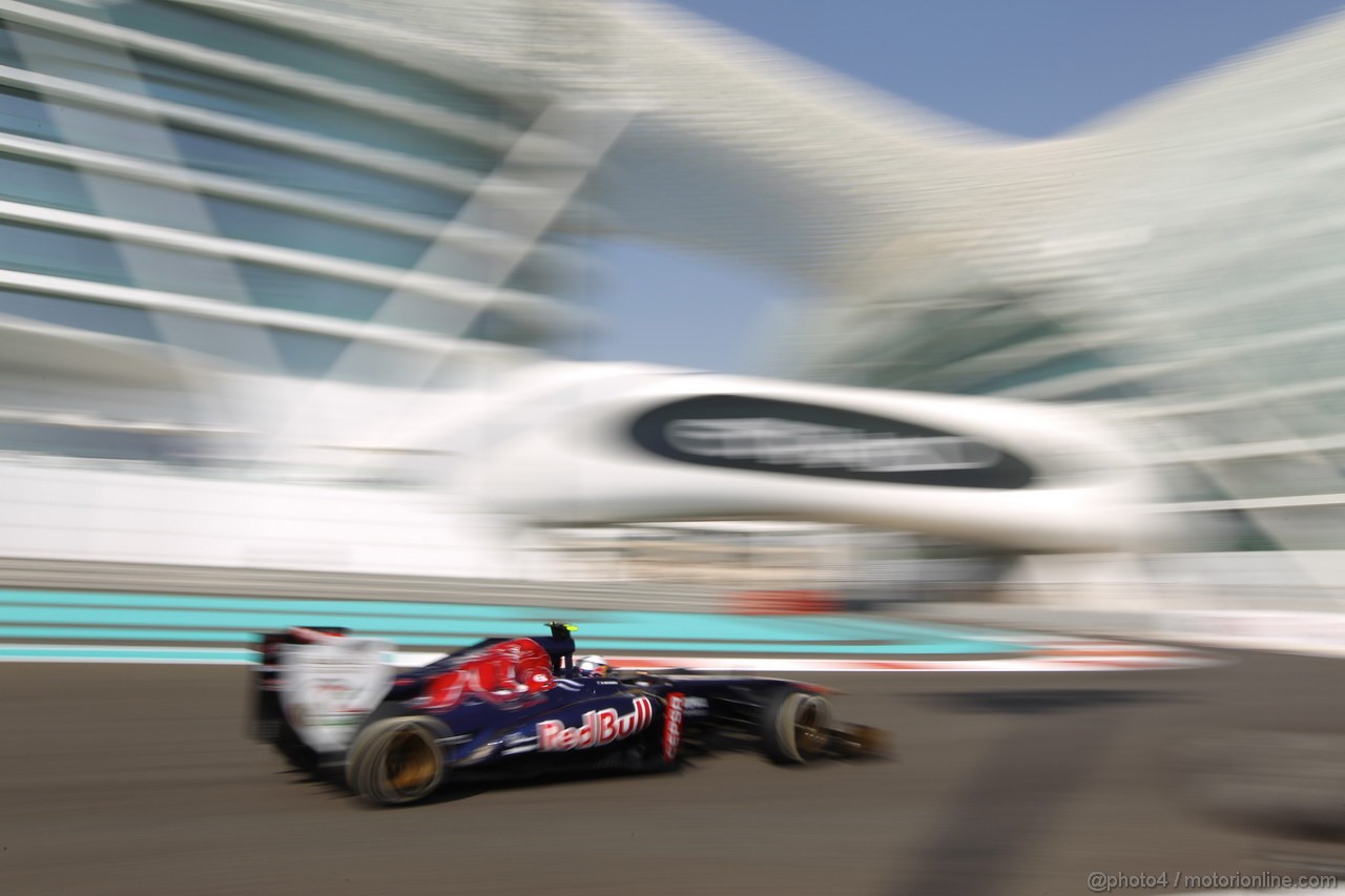 GP ABU DHABI, 01.11.2013- Prove Libere 1: Daniel Ricciardo (AUS) Scuderia Toro Rosso STR8 