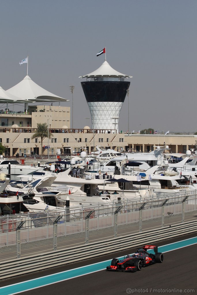 GP ABU DHABI, 01.11.2013- Prove Libere 1: Jenson Button (GBR) McLaren Mercedes MP4-28 