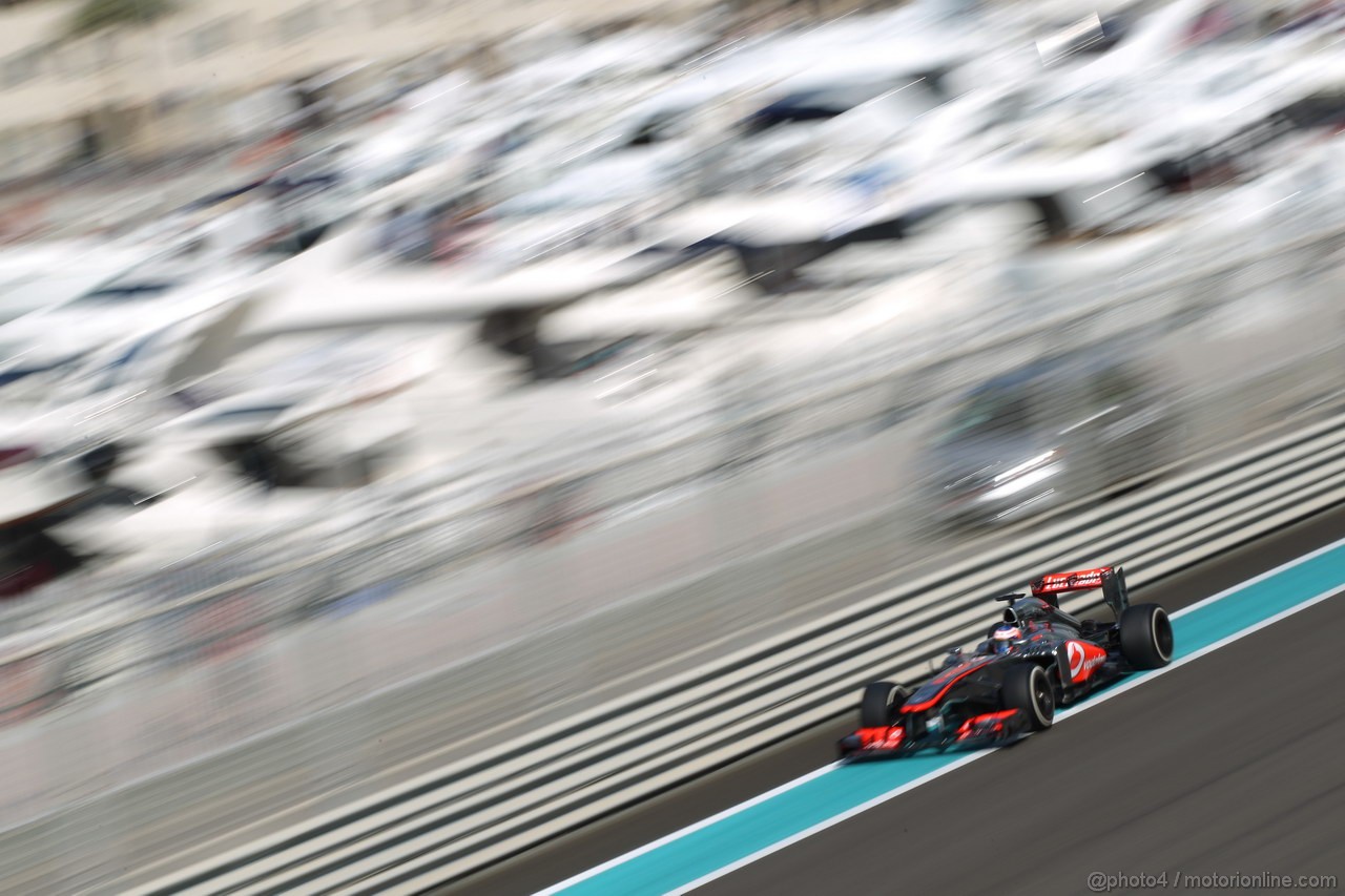 GP ABU DHABI, 01.11.2013- Prove Libere 1: Jenson Button (GBR) McLaren Mercedes MP4-28 
