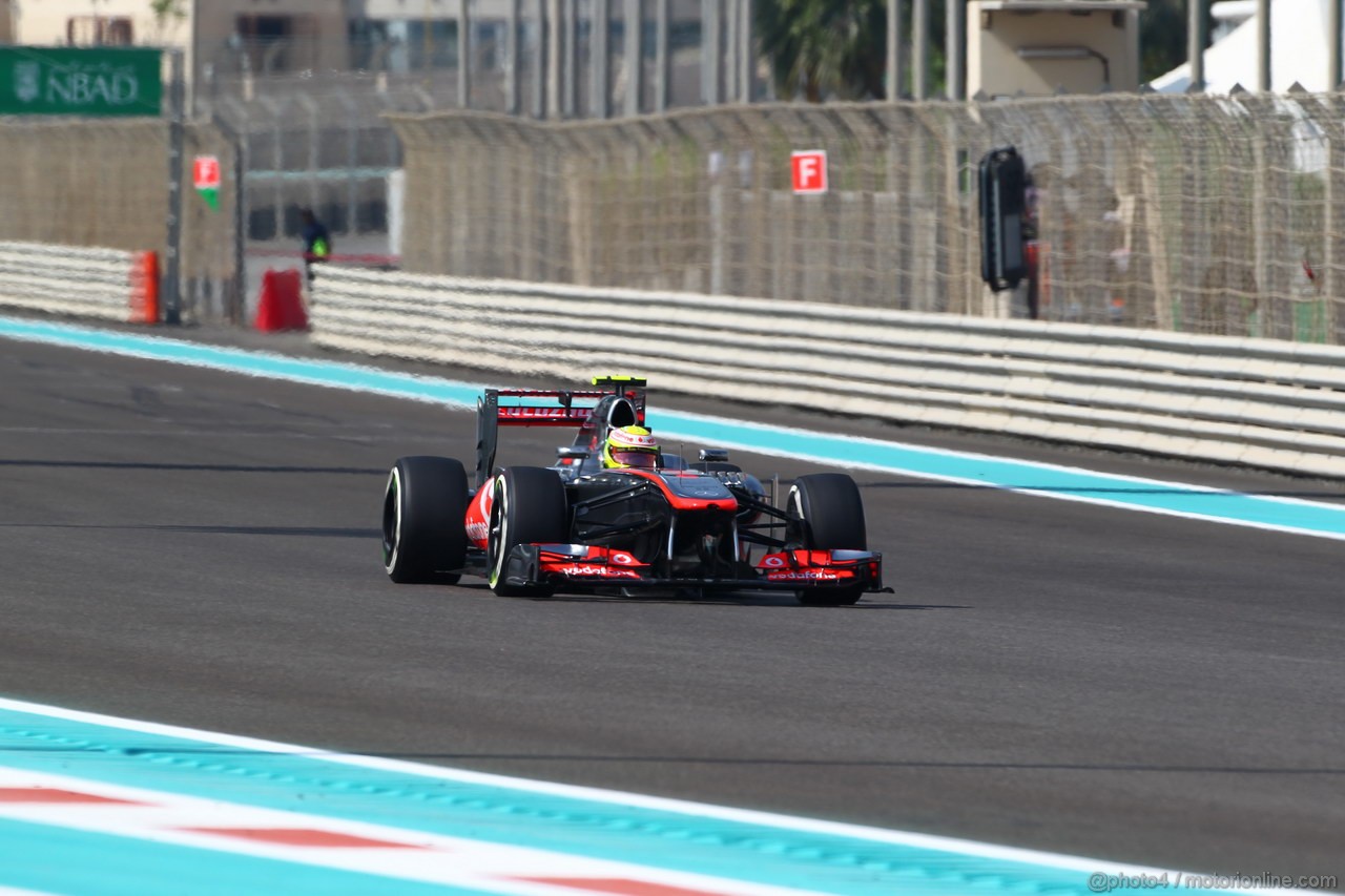 GP ABU DHABI, 01.11.2013- Prove Libere 1: Sergio Perez (MEX) McLaren MP4-28 