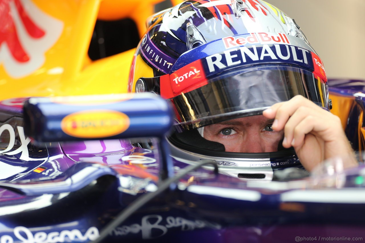 GP ABU DHABI, 01.11.2013- Prove Libere 1, Sebastian Vettel (GER) Red Bull Racing RB9