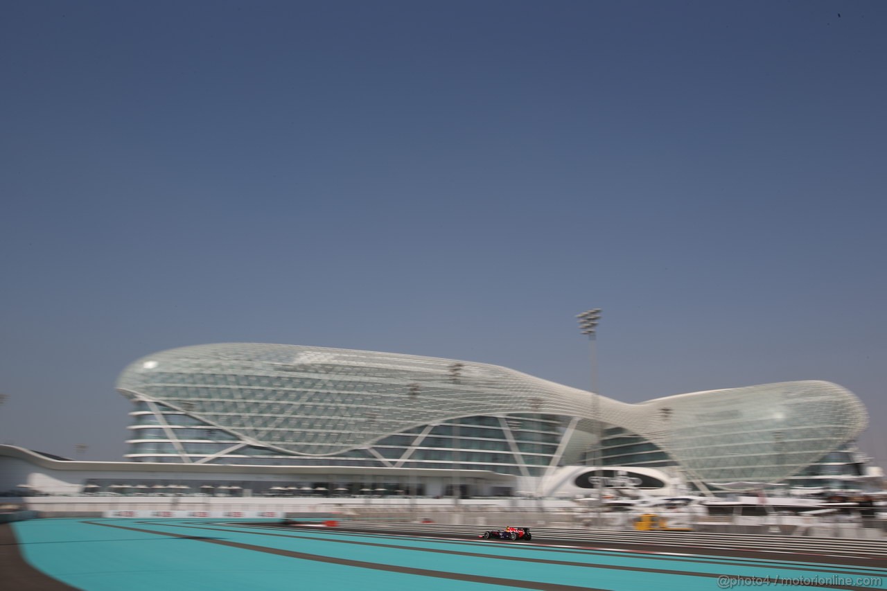 GP ABU DHABI, 01.11.2013- Prove Libere 1, Mark Webber (AUS) Red Bull Racing RB9