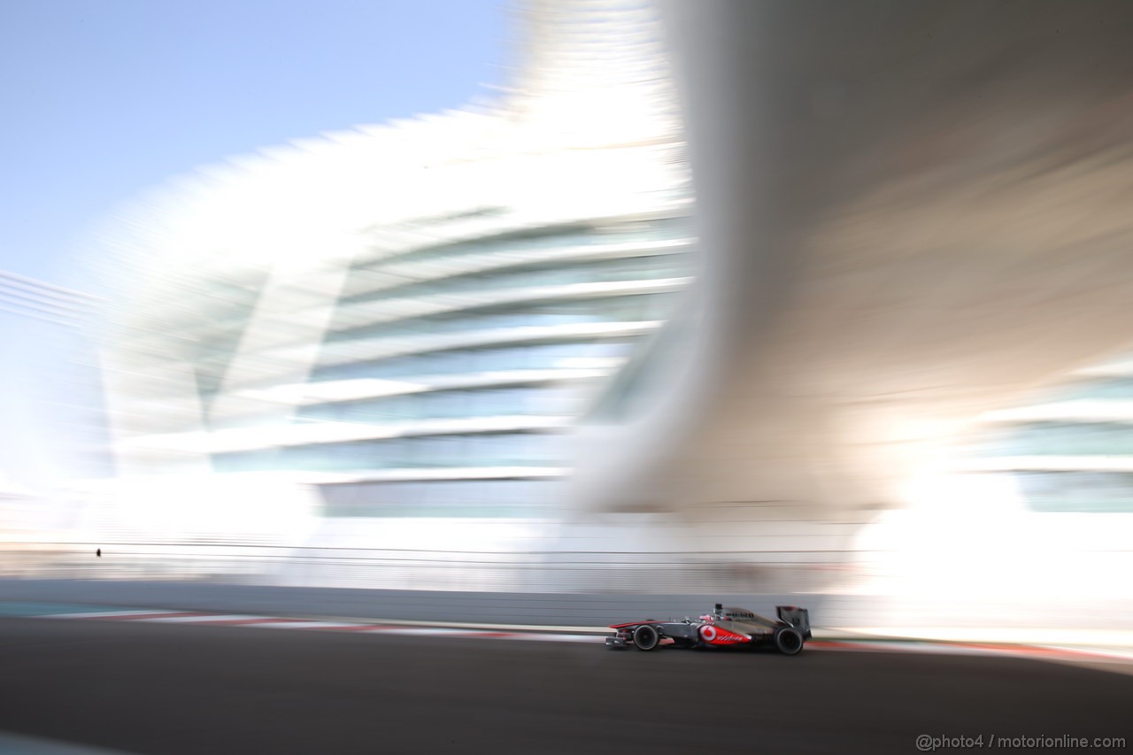 GP ABU DHABI, 01.11.2013- Prove Libere 1, Jenson Button (GBR) McLaren Mercedes MP4-28