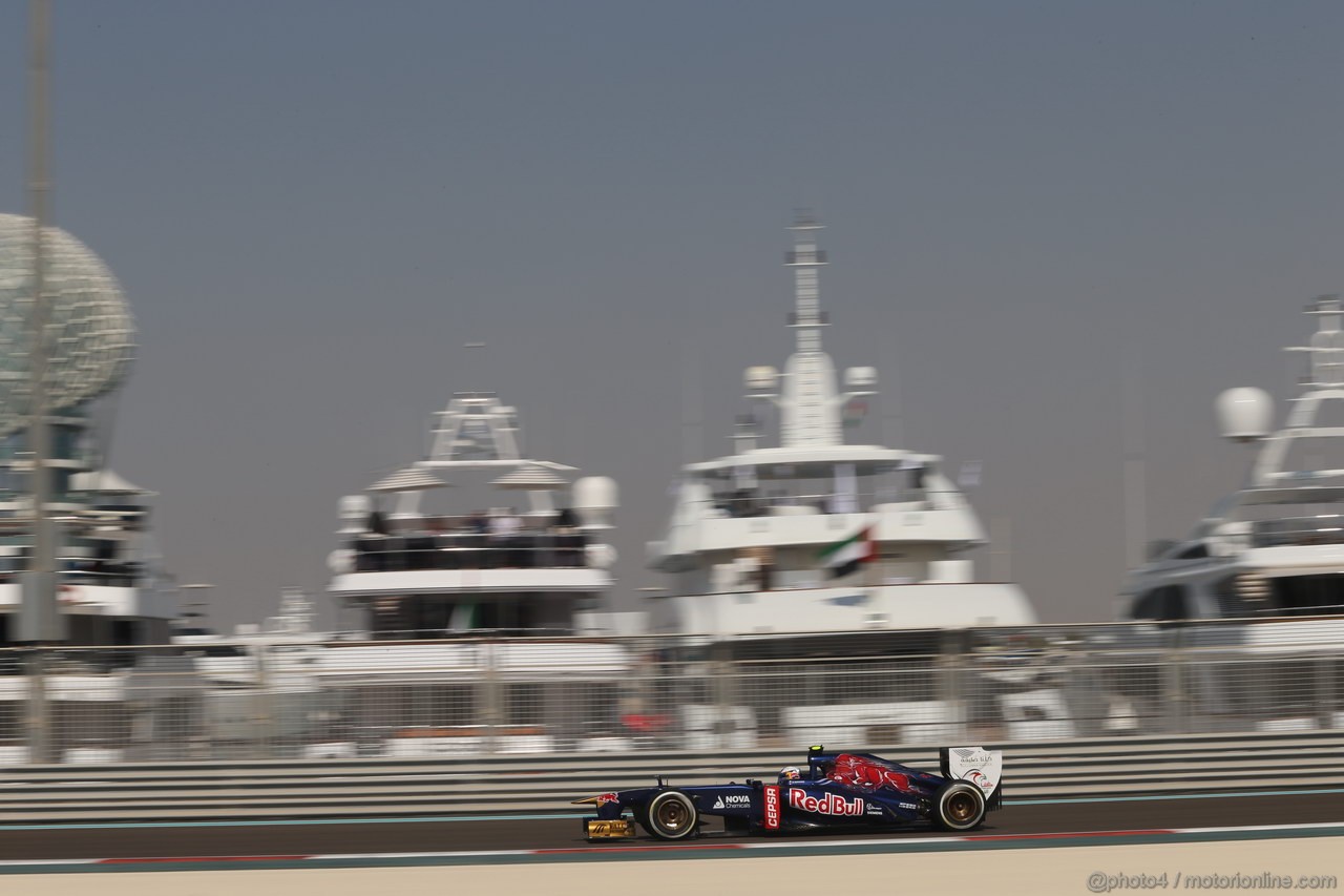 GP ABU DHABI, 01.11.2013- Prove Libere 1, Daniel Ricciardo (AUS) Scuderia Toro Rosso STR8