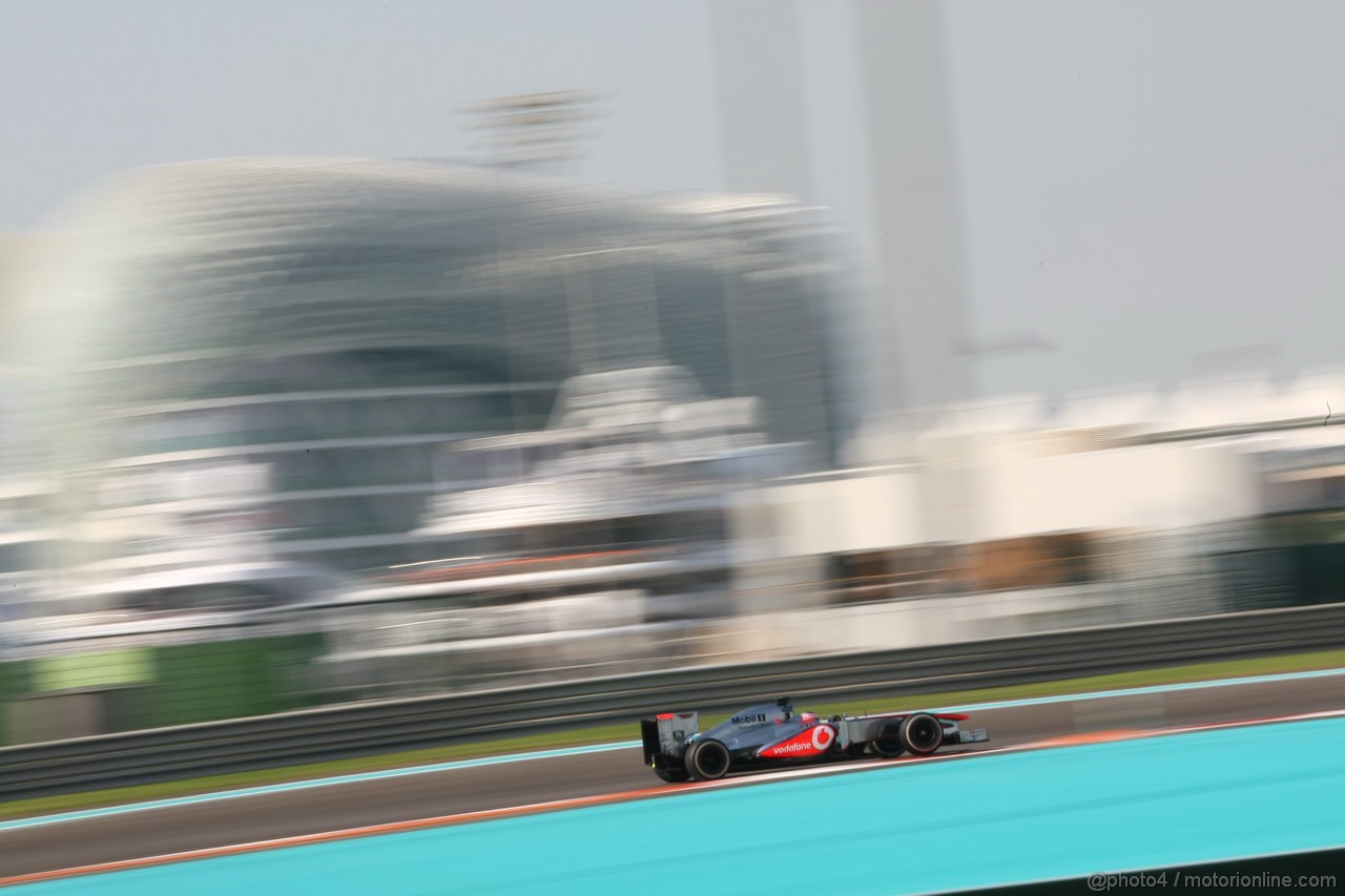 GP ABU DHABI, 01.11.2013- Prove Libere 1, Jenson Button (GBR) McLaren Mercedes MP4-28