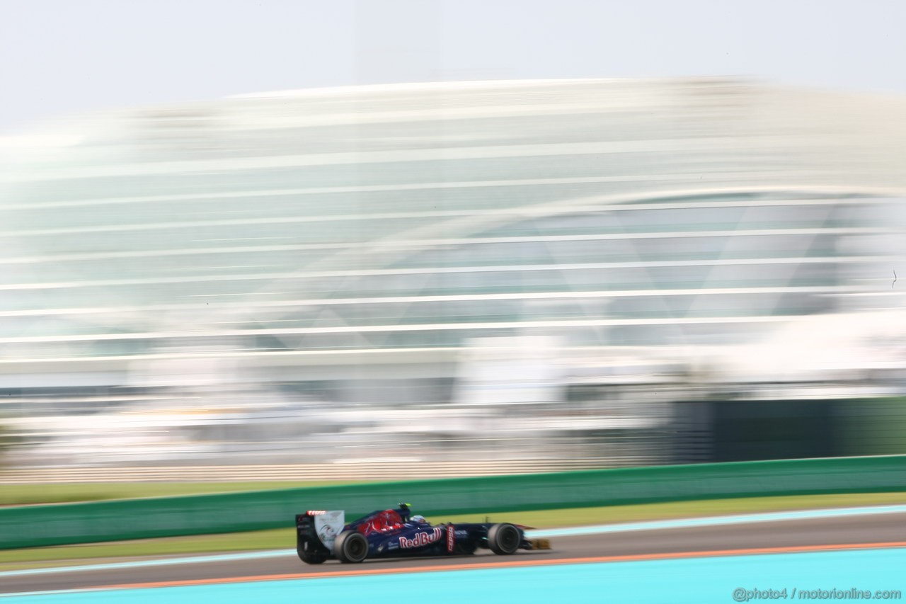 GP ABU DHABI, 01.11.2013- Prove Libere 1, Daniel Ricciardo (AUS) Scuderia Toro Rosso STR8