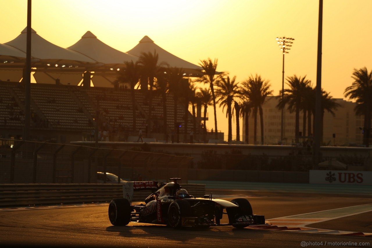 GP ABU DHABI, 01.11.2013- Prove Libere 2: Jean-Eric Vergne (FRA) Scuderia Toro Rosso STR8 