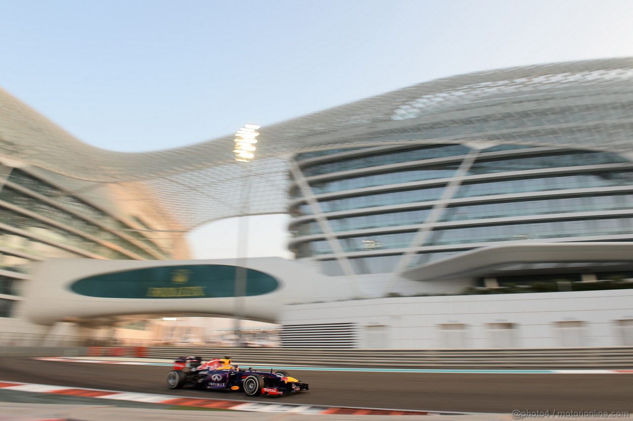 GP ABU DHABI, 01.11.2013- Prove Libere 2: Sebastian Vettel (GER) Red Bull Racing RB9 