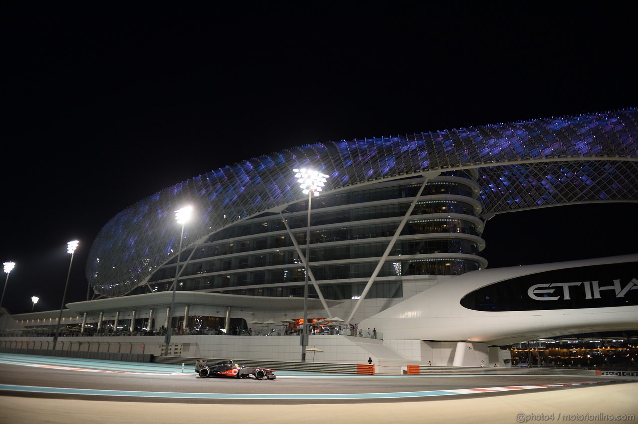 GP ABU DHABI, 01.11.2013- Prove Libere 2: Sergio Perez (MEX) McLaren MP4-28 