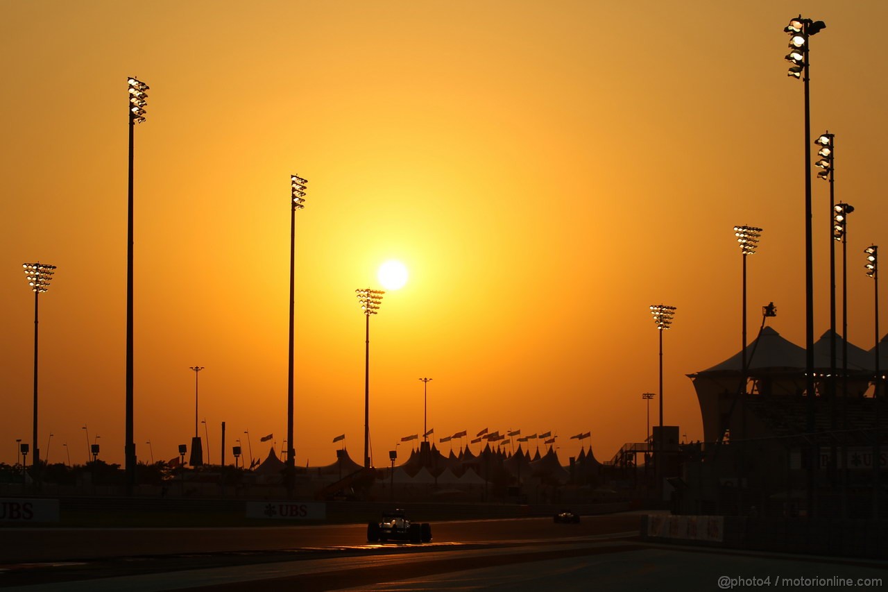 GP ABU DHABI, 01.11.2013- Prove Libere 2: Lewis Hamilton (GBR) Mercedes AMG F1 W04 