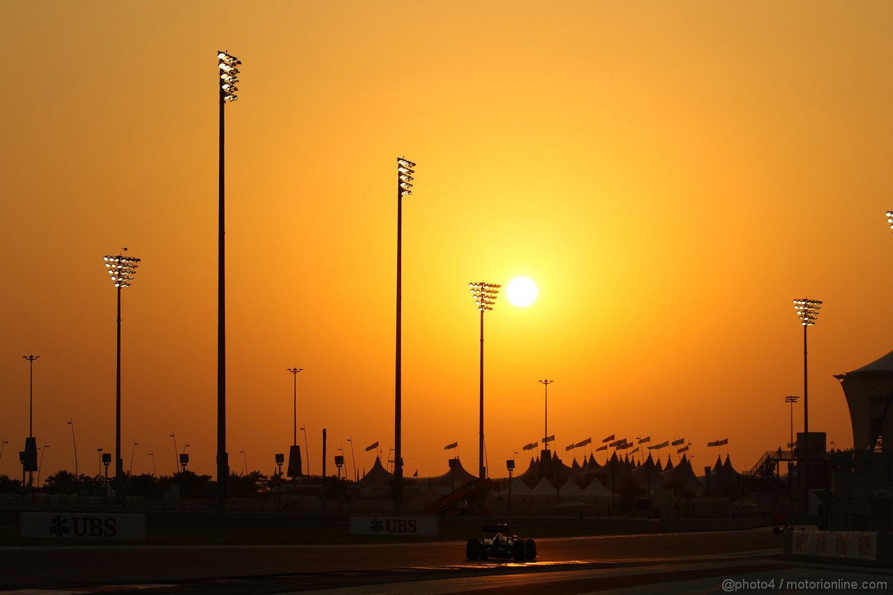 GP ABU DHABI, 01.11.2013- Prove Libere 2: Mark Webber (AUS) Red Bull Racing RB9 