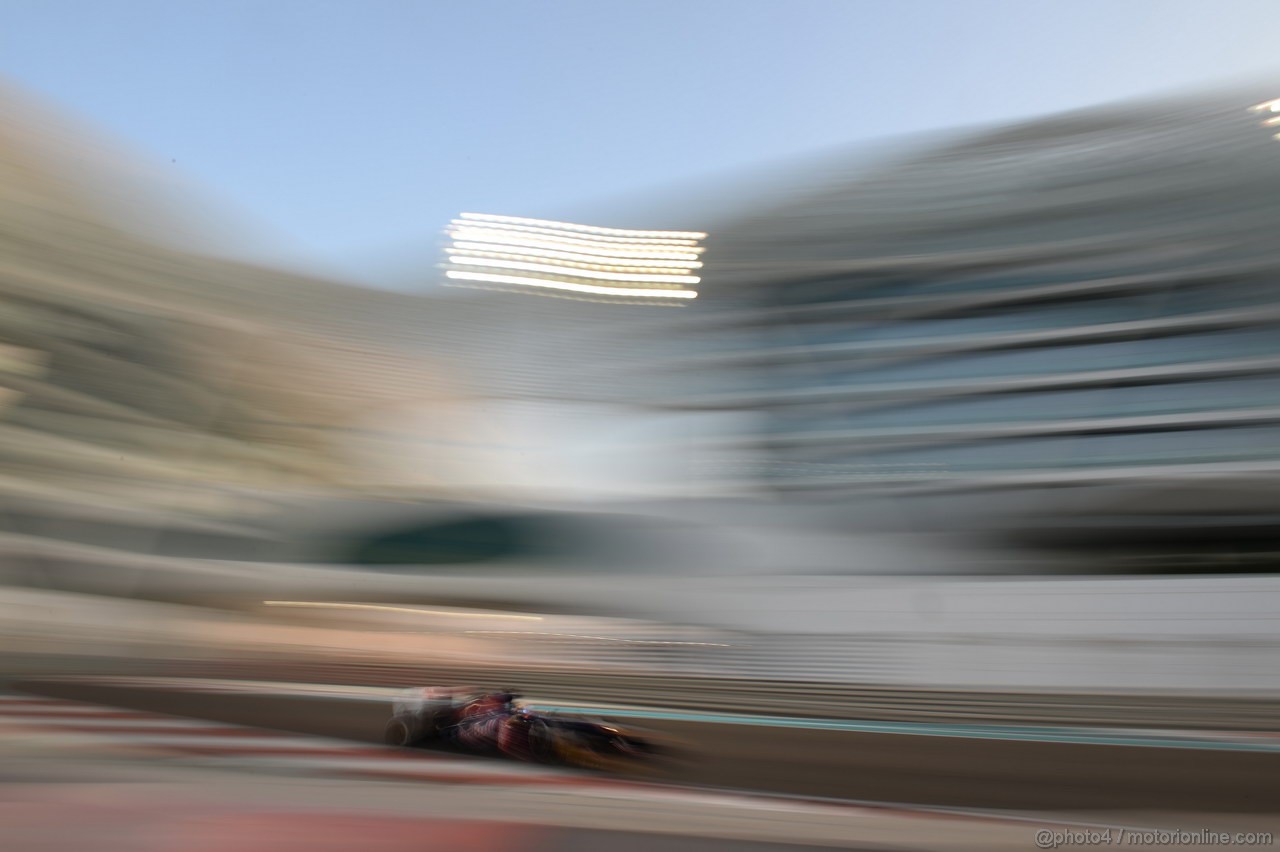 GP ABU DHABI, 01.11.2013- Prove Libere 2: Jean-Eric Vergne (FRA) Scuderia Toro Rosso STR8 