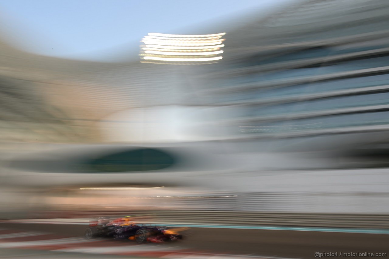 GP ABU DHABI, 01.11.2013- Prove Libere 2: Mark Webber (AUS) Red Bull Racing RB9 