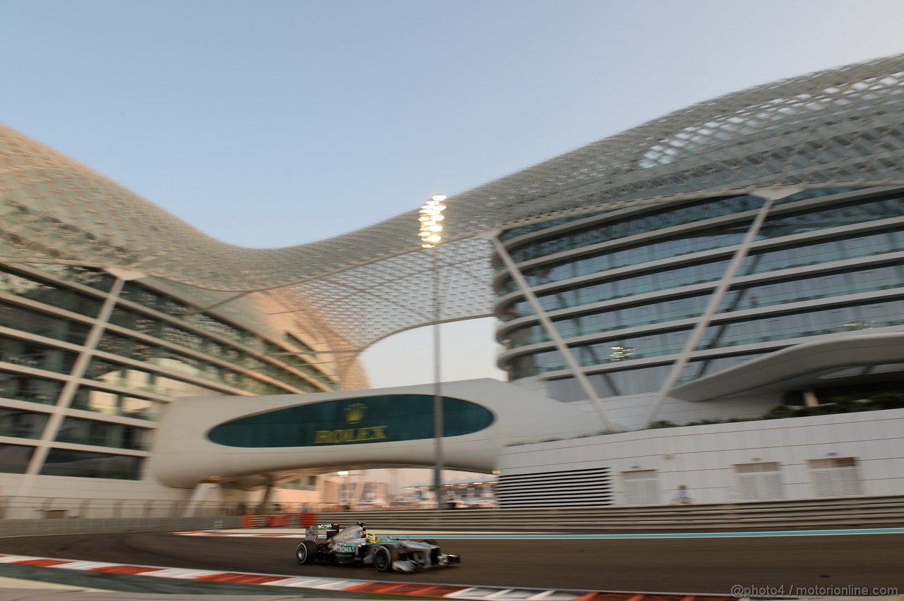 GP ABU DHABI, 01.11.2013- Prove Libere 2: Nico Rosberg (GER) Mercedes AMG F1 W04 