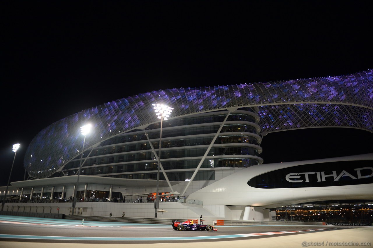 GP ABU DHABI, 01.11.2013- Prove Libere 2: Mark Webber (AUS) Red Bull Racing RB9 
