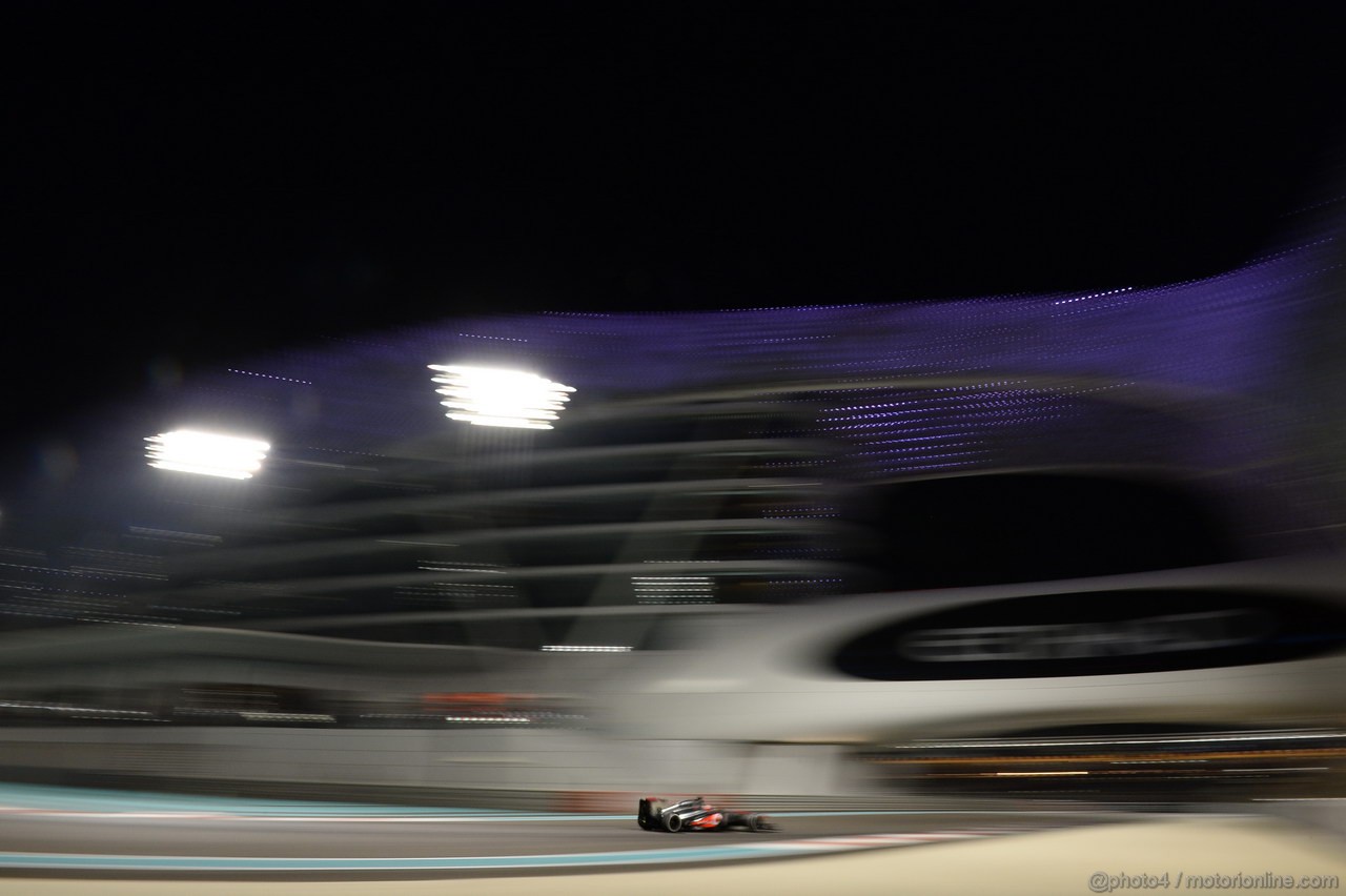 GP ABU DHABI, 01.11.2013- Prove Libere 2: Jenson Button (GBR) McLaren Mercedes MP4-28 