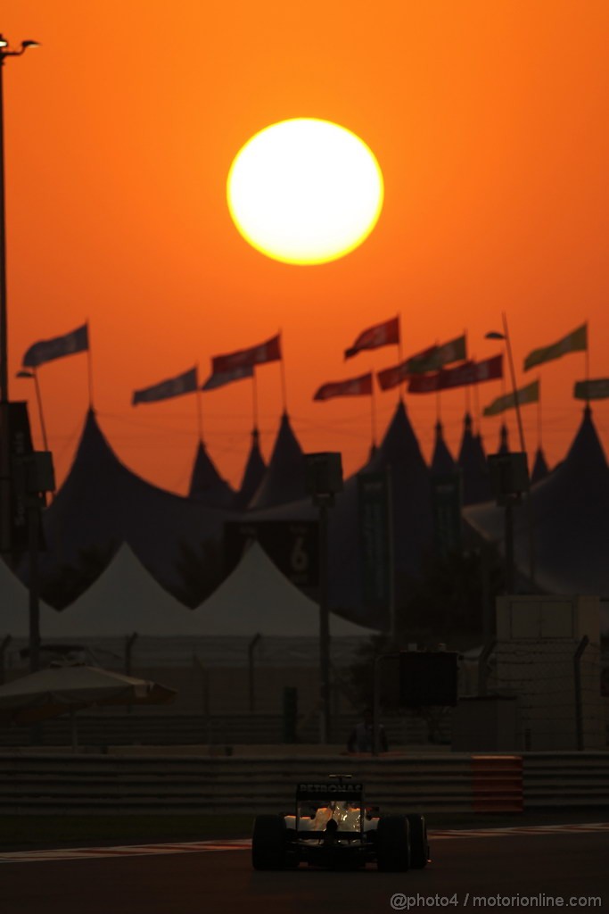 GP ABU DHABI, 01.11.2013- Prove Libere 2: Lewis Hamilton (GBR) Mercedes AMG F1 W04 