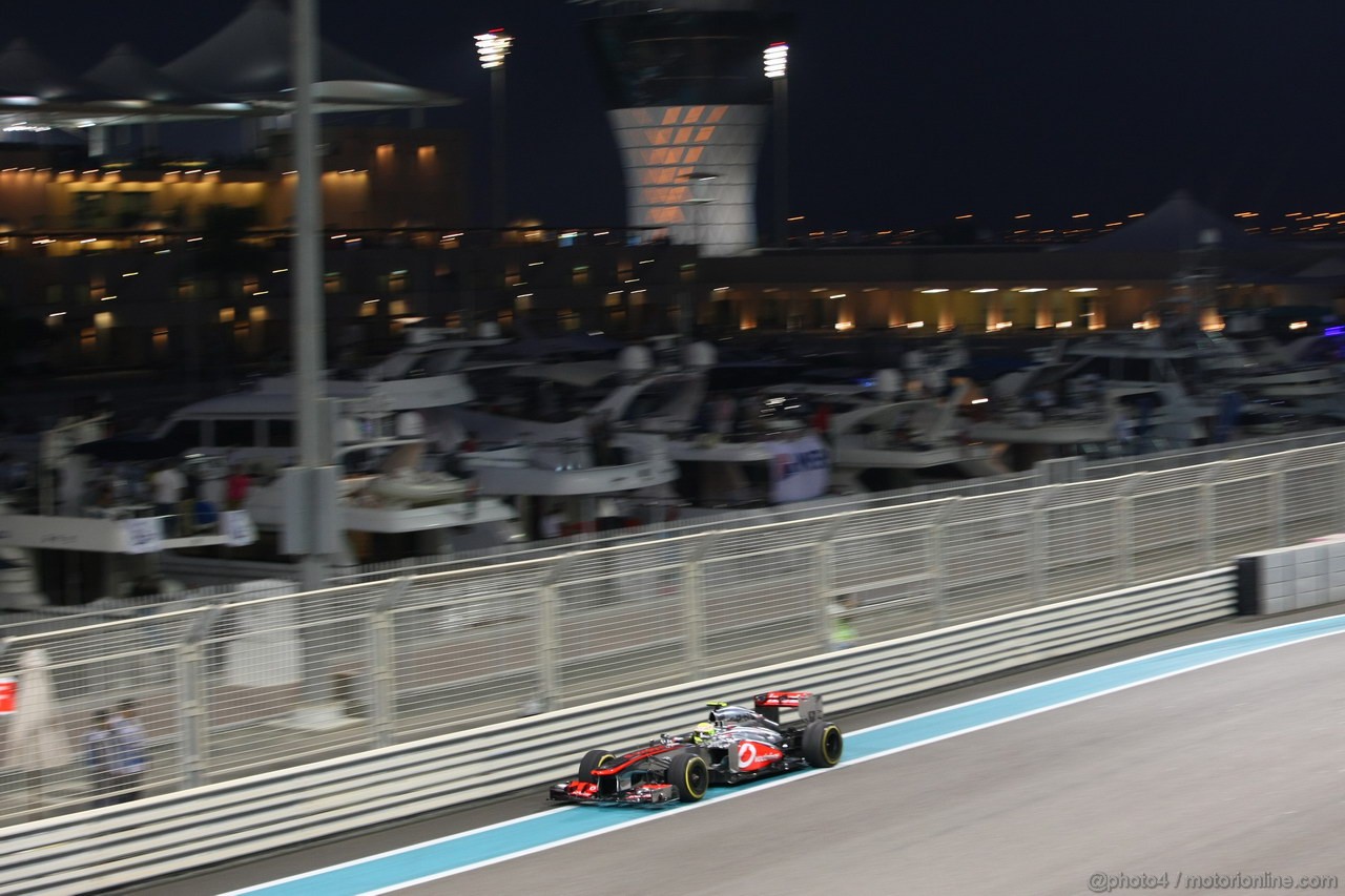 GP ABU DHABI, 01.11.2013- Prove Libere 2: Sergio Perez (MEX) McLaren MP4-28 