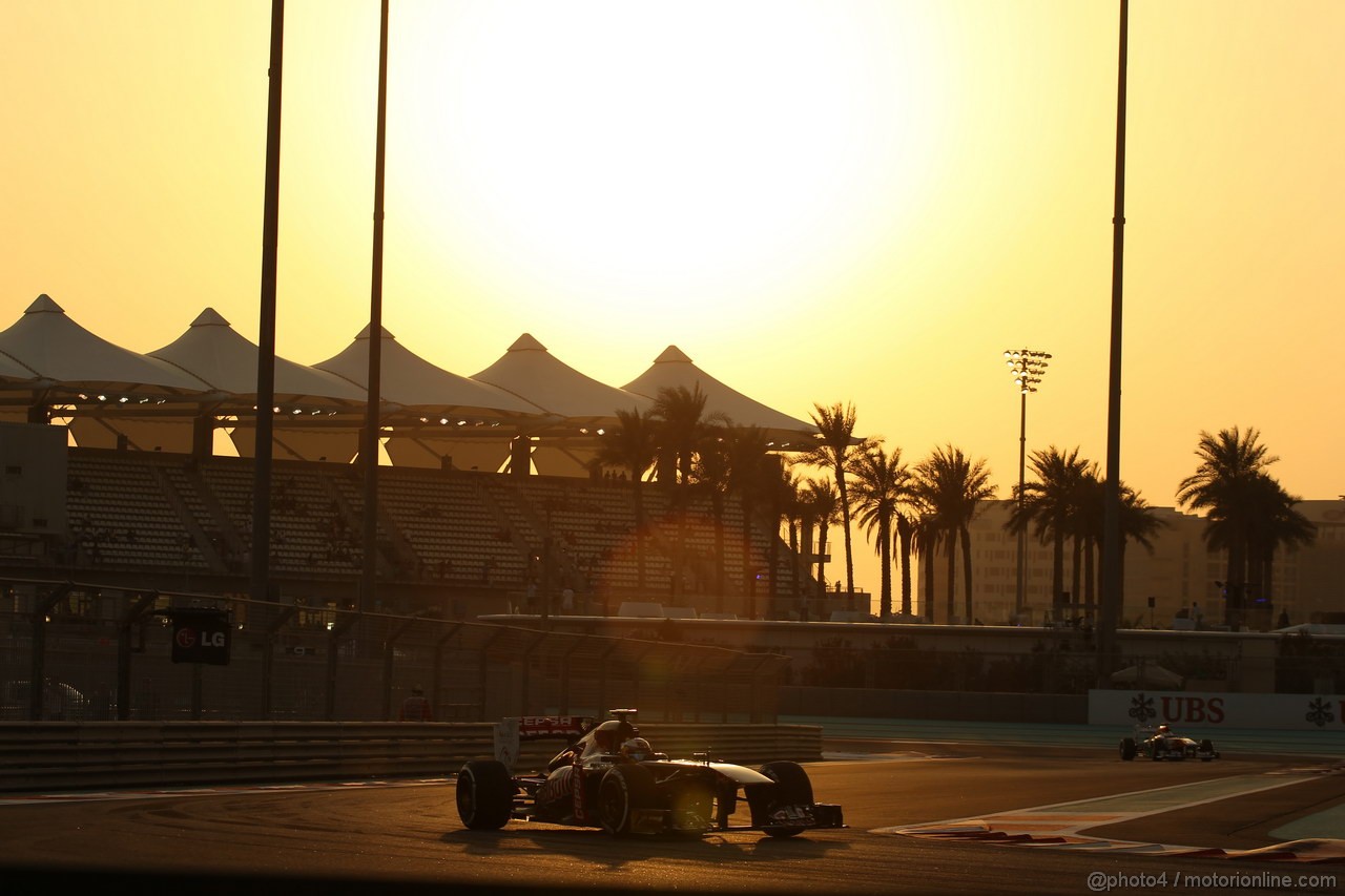 GP ABU DHABI, 01.11.2013- Prove Libere 2: Daniel Ricciardo (AUS) Scuderia Toro Rosso STR8 
