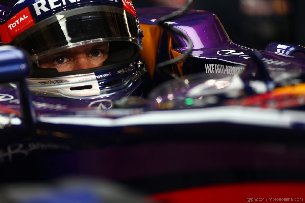 GP ABU DHABI, 01.11.2013- Prove Libere 2: Sebastian Vettel (GER) Red Bull Racing RB9 