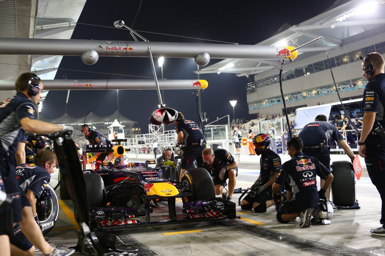 GP ABU DHABI, 01.11.2013- Prove Libere 2: Sebastian Vettel (GER) Red Bull Racing RB9 