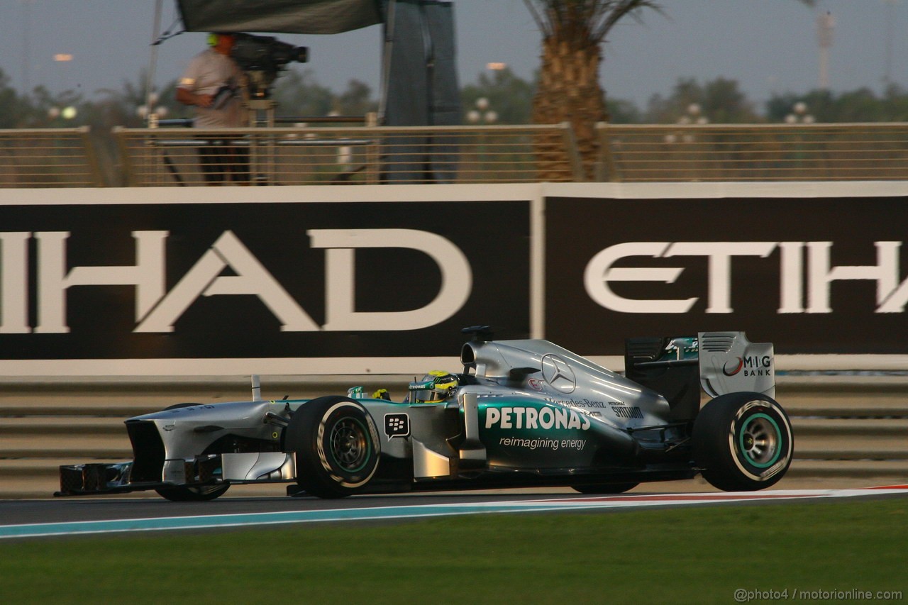 GP ABU DHABI, 01.11.2013- Prove Libere 2: Nico Rosberg (GER) Mercedes AMG F1 W04 