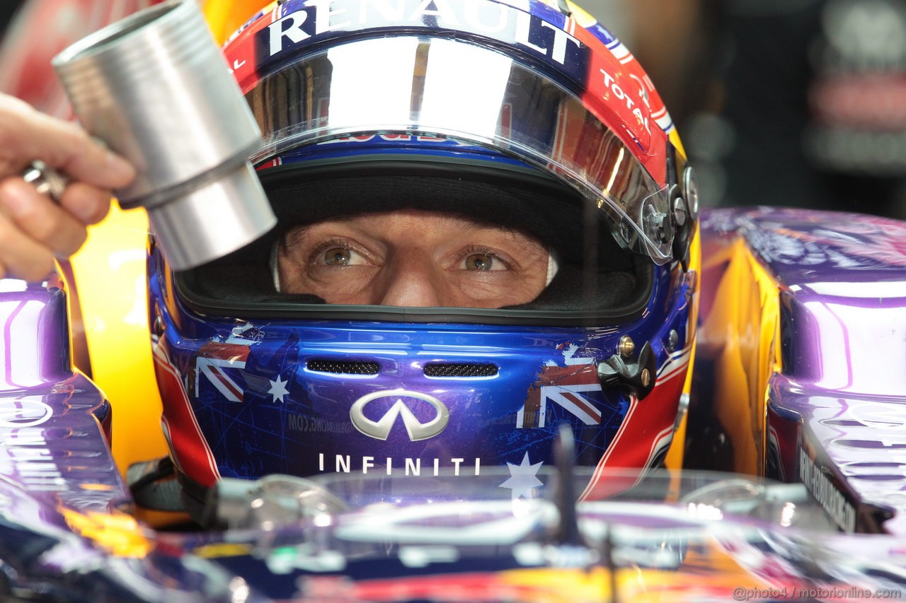 GP ABU DHABI, 01.11.2013- Prove Libere 2: Mark Webber (AUS) Red Bull Racing RB9 
