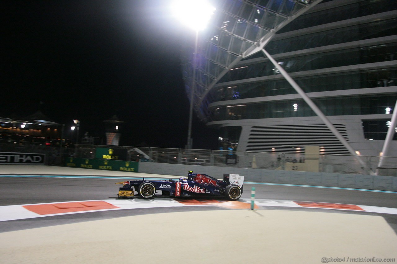 GP ABU DHABI, 01.11.2013- Prove Libere 2: Daniel Ricciardo (AUS) Scuderia Toro Rosso STR8 