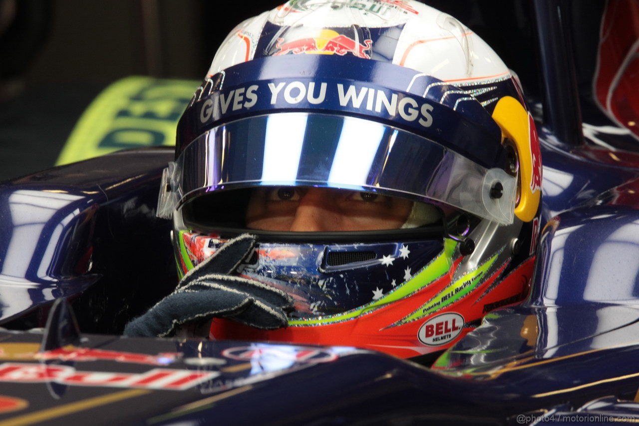 GP ABU DHABI, 01.11.2013- Prove Libere 2: Daniel Ricciardo (AUS) Scuderia Toro Rosso STR8 