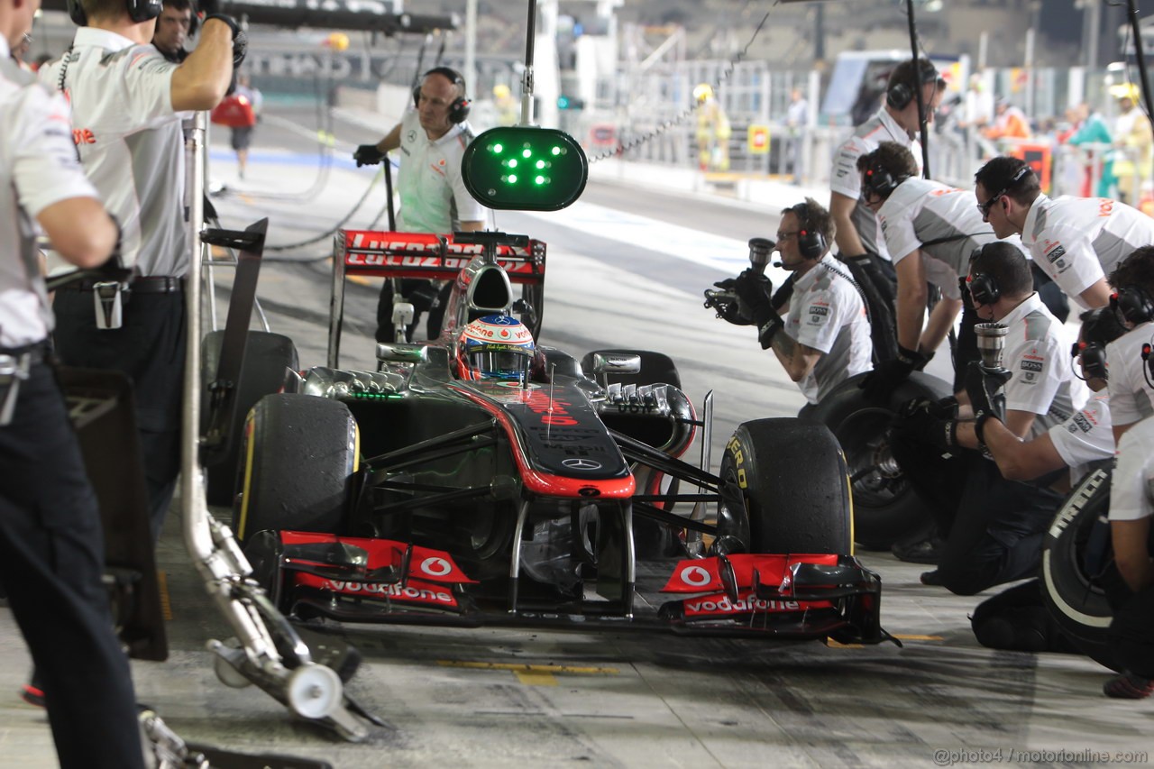 GP ABU DHABI, 01.11.2013- Prove Libere 2: Jenson Button (GBR) McLaren Mercedes MP4-28 