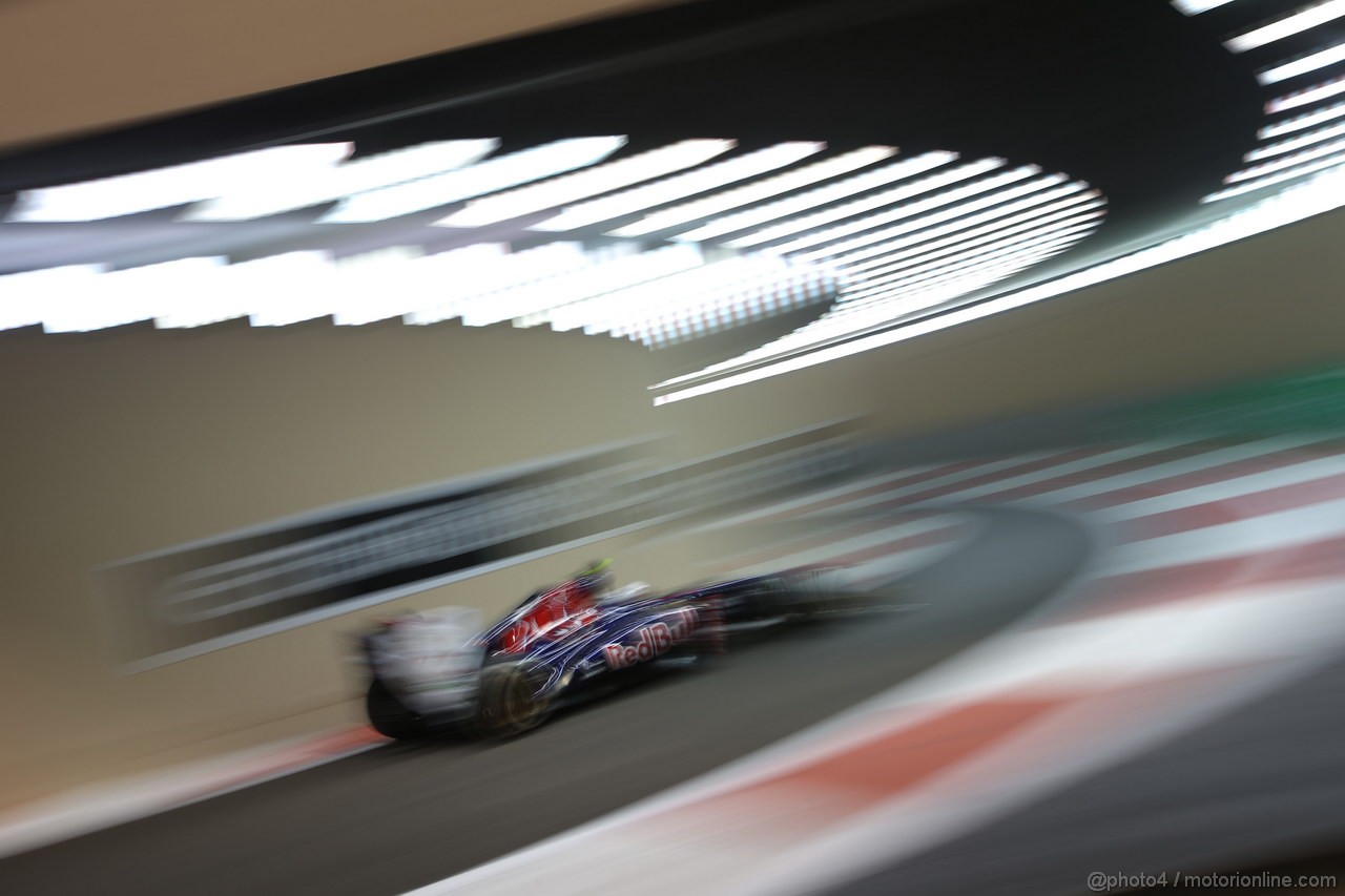 GP ABU DHABI, 01.11.2013- Prove Libere 2: Daniel Ricciardo (AUS) Scuderia Toro Rosso STR8 