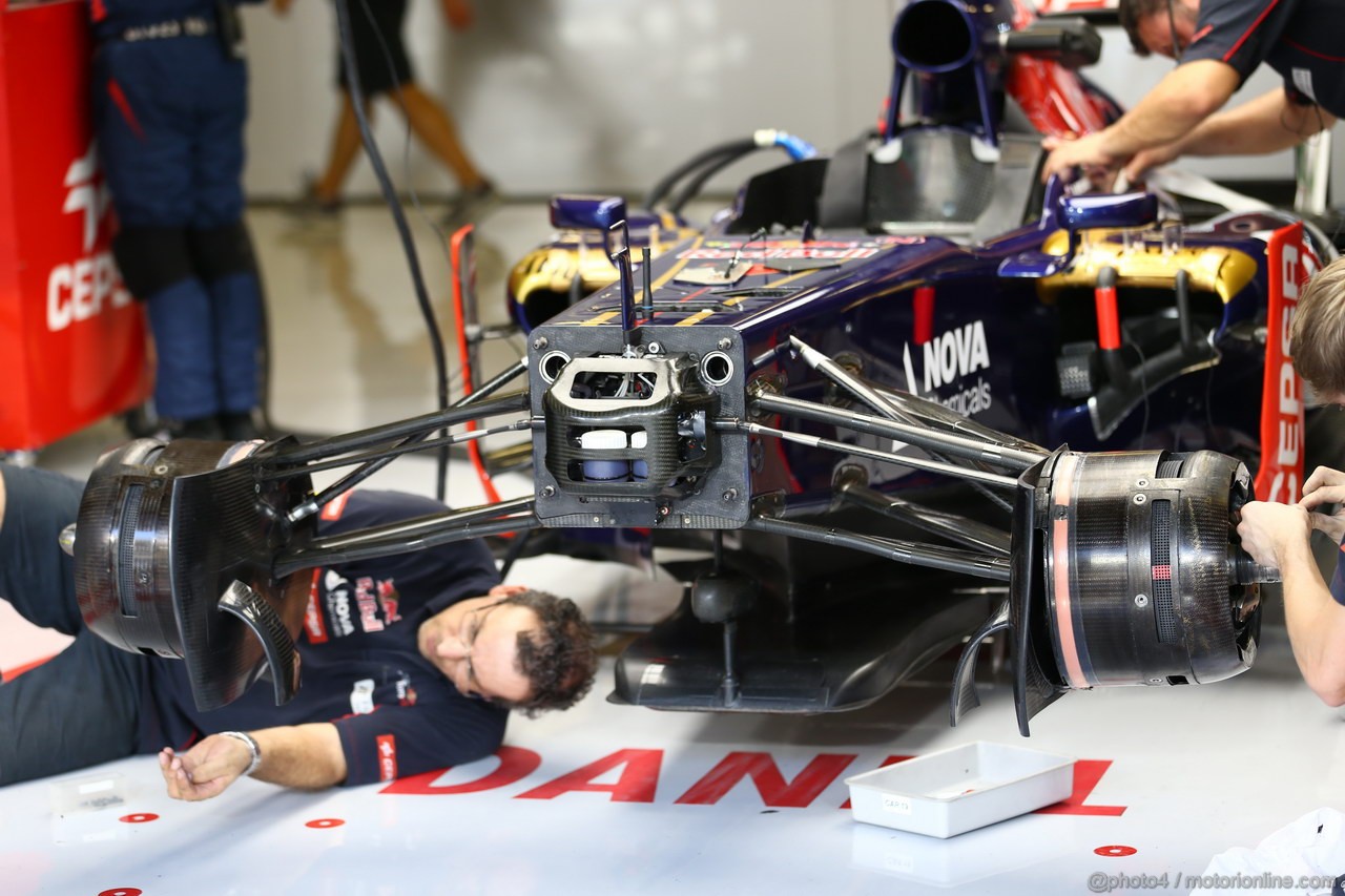 GP ABU DHABI, 01.11.2013- Prove Libere 2: Daniel Ricciardo (AUS) Scuderia Toro Rosso STR8 
