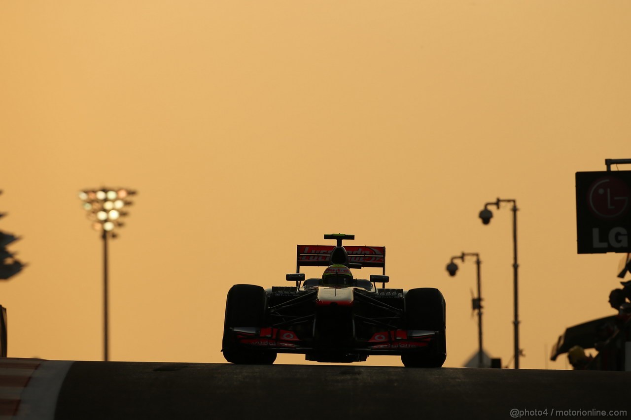 GP ABU DHABI, 01.11.2013- Prove Libere 2: Sergio Perez (MEX) McLaren MP4-28 