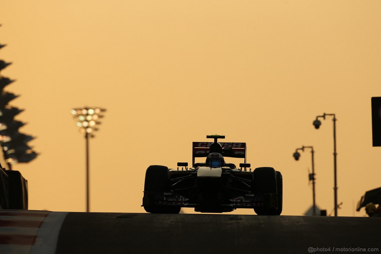 GP ABU DHABI, 01.11.2013- Prove Libere 2: Daniel Ricciardo (AUS) Scuderia Toro Rosso STR8 