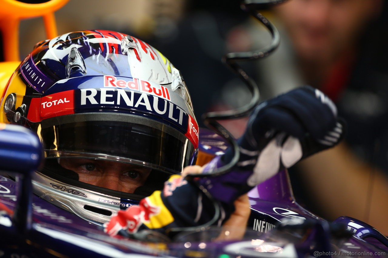 GP ABU DHABI, 01.11.2013- Prove Libere 2: Sebastian Vettel (GER) Red Bull Racing RB9 