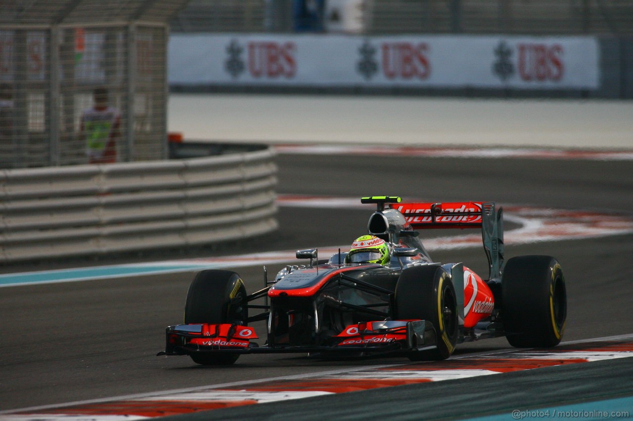 GP ABU DHABI, 01.11.2013- Prove Libere 2: Sergio Perez (MEX) McLaren MP4-28 