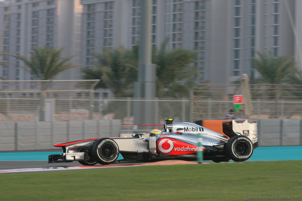 GP ABU DHABI, 01.11.2013- Prove Libere 2: Sergio Perez (MEX) McLaren MP4-28 