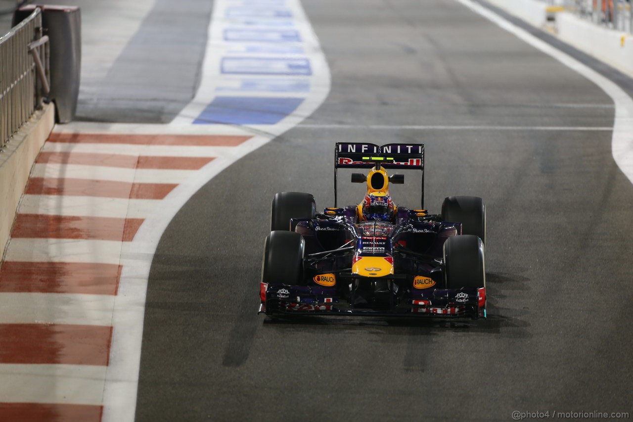 GP ABU DHABI, 01.11.2013- Prove Libere 2: Mark Webber (AUS) Red Bull Racing RB9 
