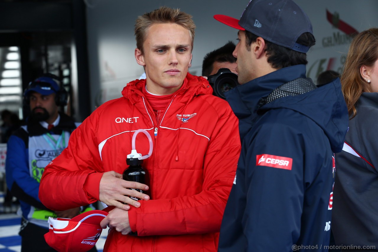 GP AUSTRALIA, 17.03.2013- Max Chilton (GBR), Marussia F1 Team MR02 e Daniel Ricciardo (AUS) Scuderia Toro Rosso STR8 