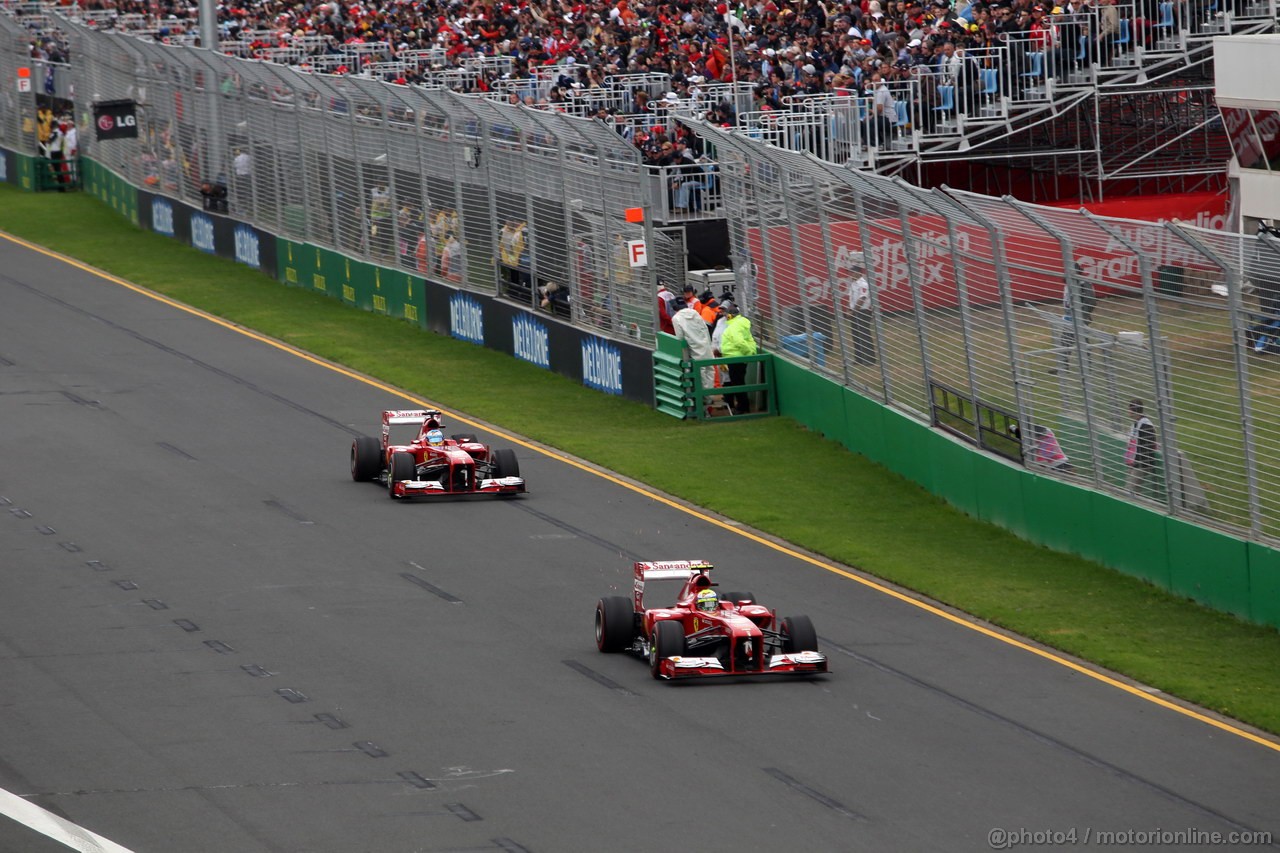 GP AUSTRALIA, 17.03.2013- Gara, Felipe Massa (BRA) Ferrari F138 davanti a Fernando Alonso (ESP) Ferrari F138 