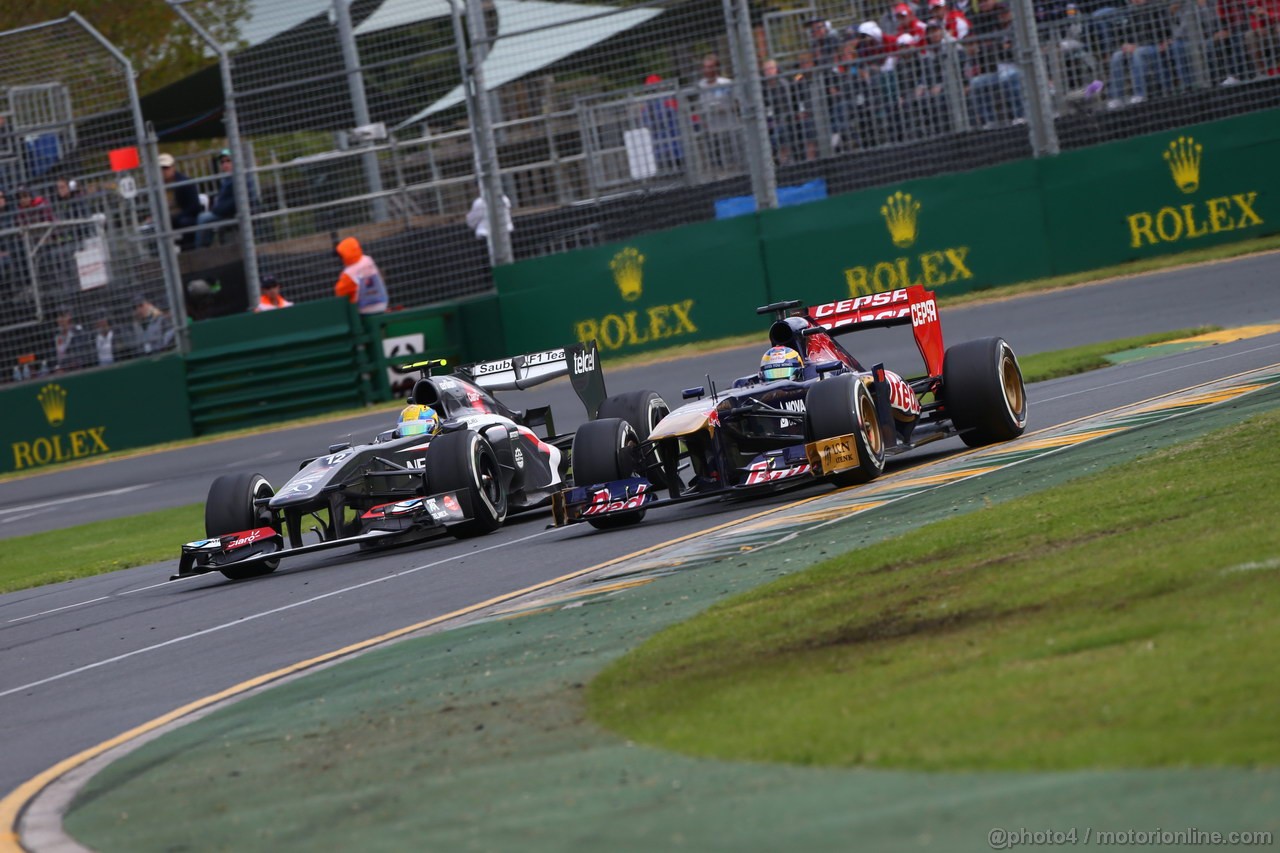 GP AUSTRALIA, 17.03.2013- Gara, Esteban Gutierrez (MEX), Sauber F1 Team C32 e Jean-Eric Vergne (FRA) Scuderia Toro Rosso STR8 